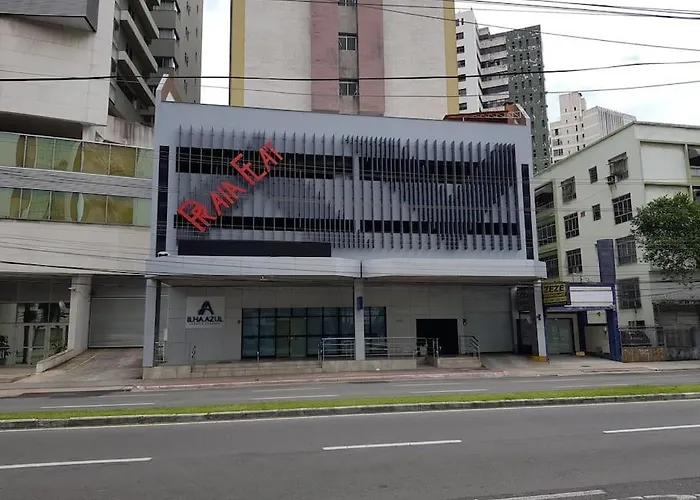 Flat Recem-Reformado E Bem Localizado
